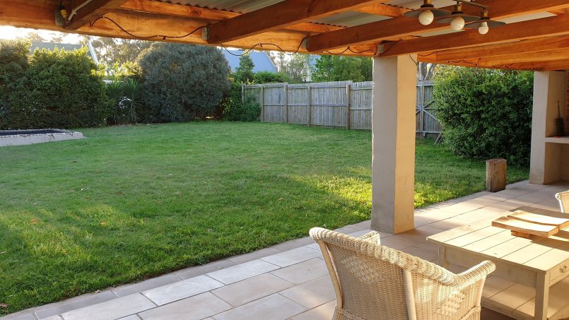 Poplar House Greyton backyard patio and braai area